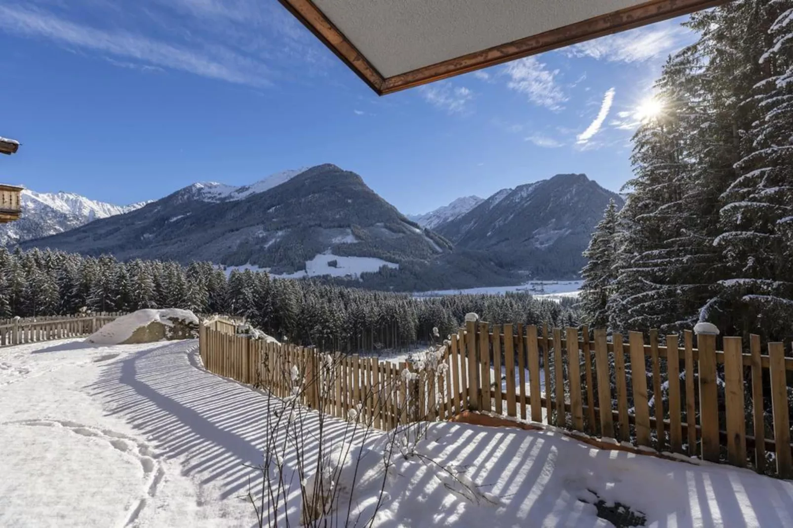 Nationalpark Chalet Schneespitze-View winter
