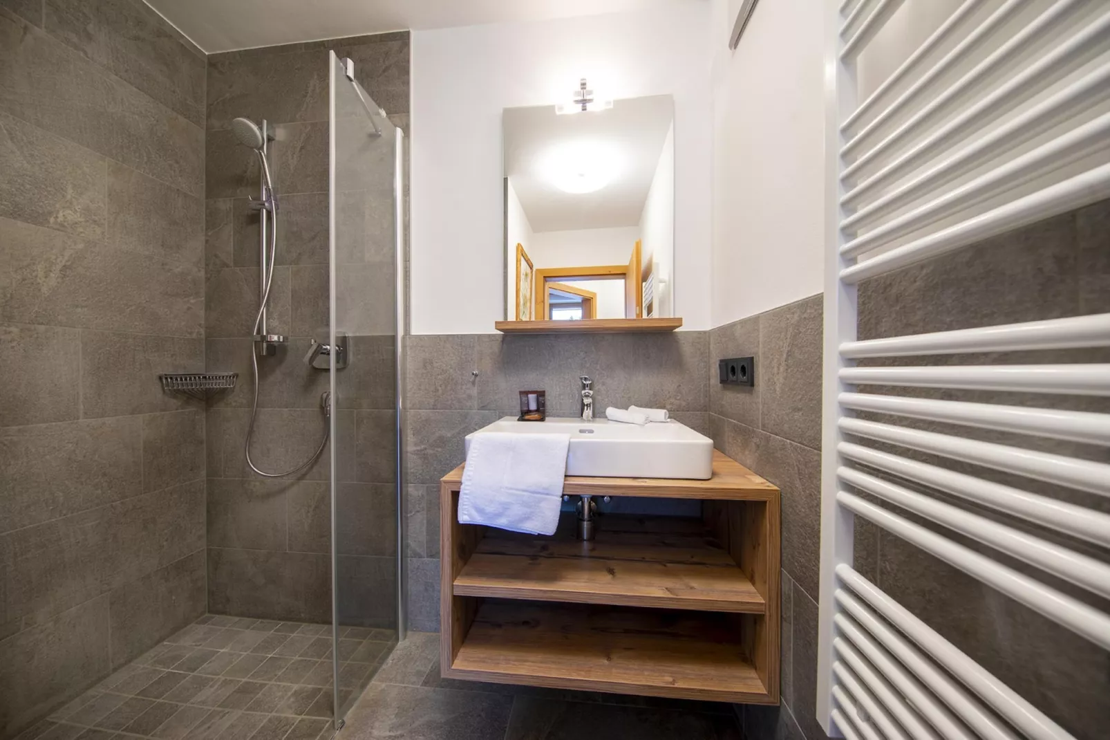 Nationalpark Chalet Malhamhorn-Bathroom