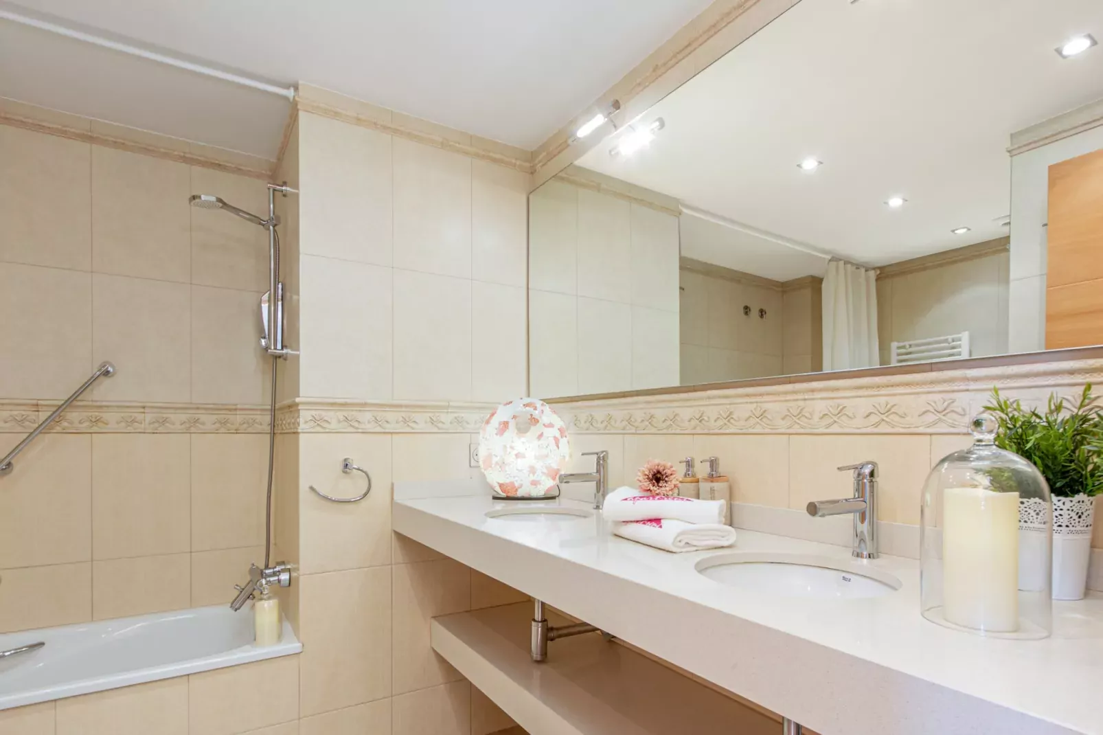 0160-PORT GREC 3 5º 3-Bathroom