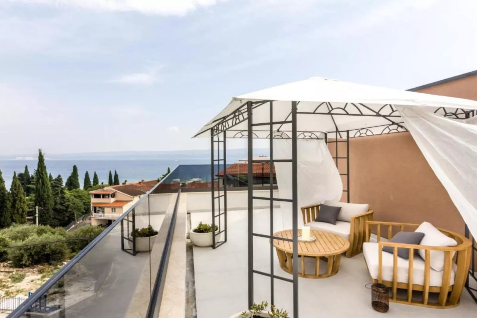 Three-Bedroom Penthouse Apartment-Terrace