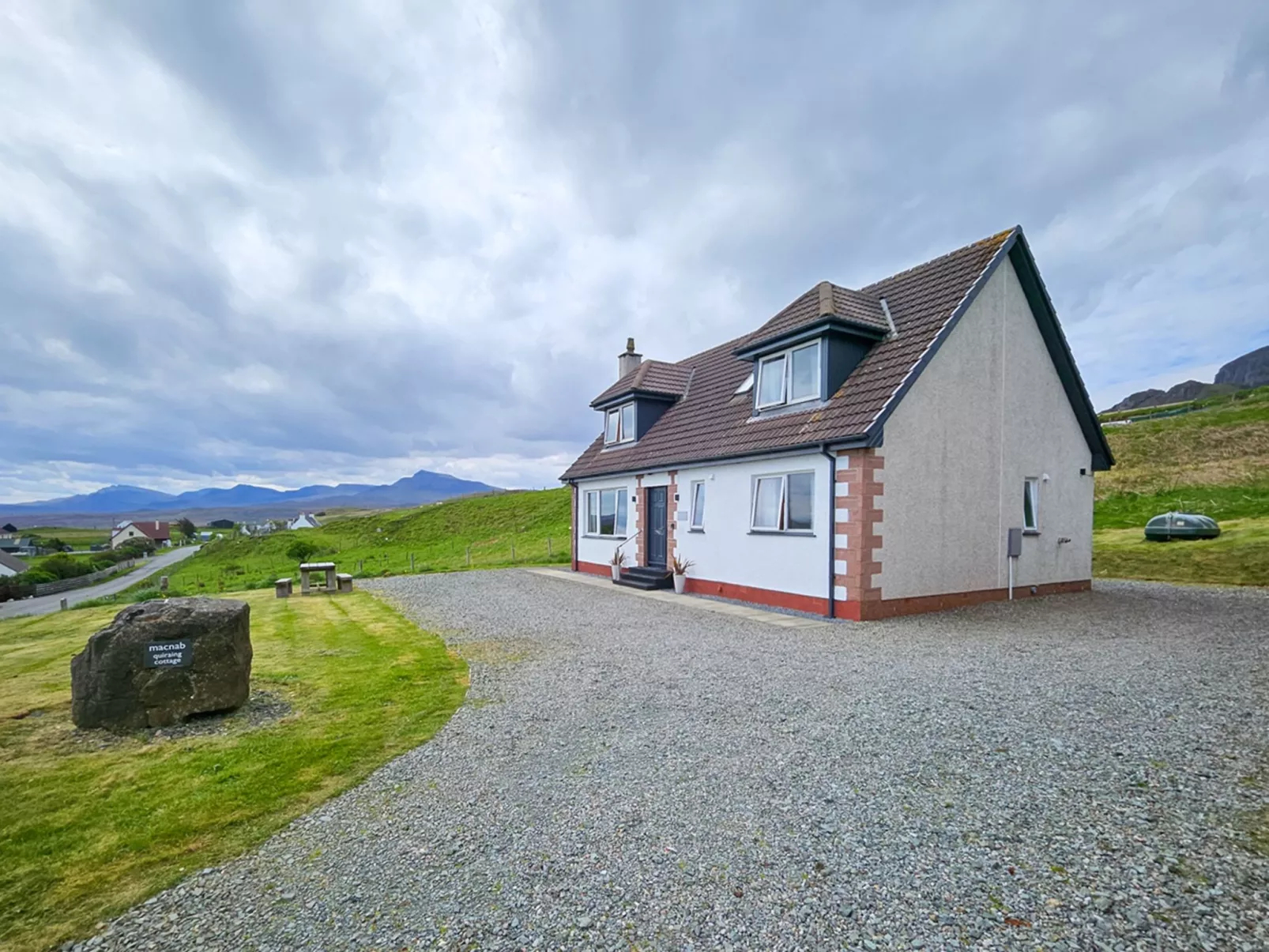 Quiraing Cottage-Outside