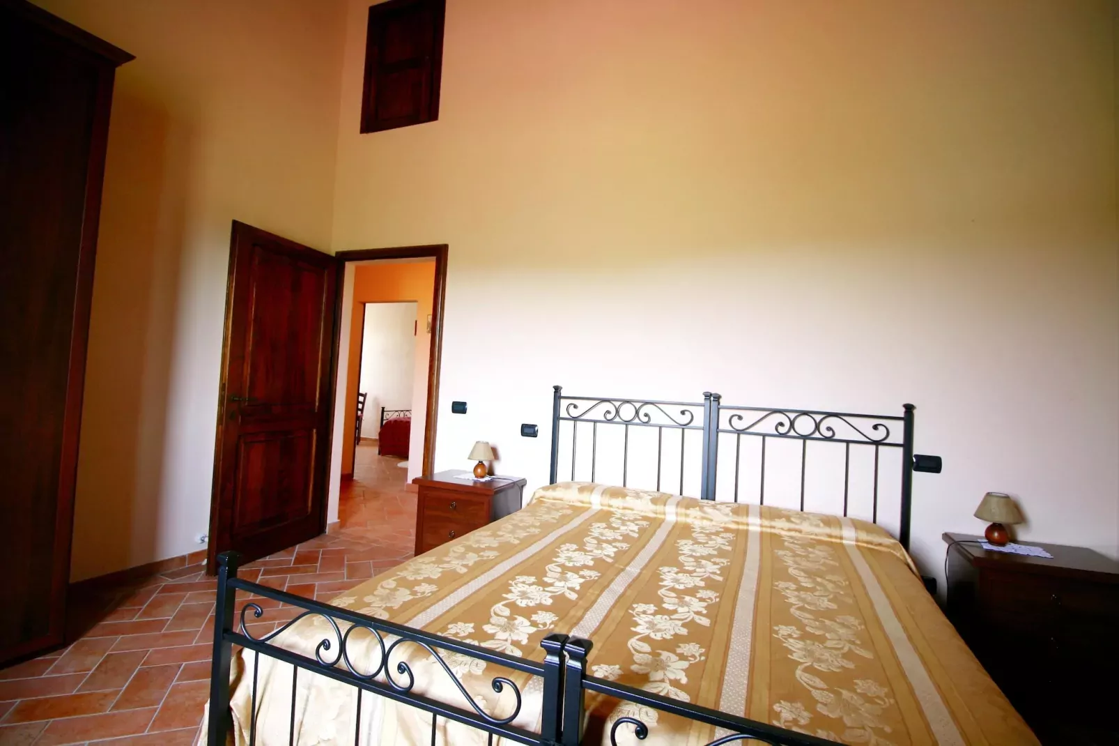 Fuoco-Bedroom