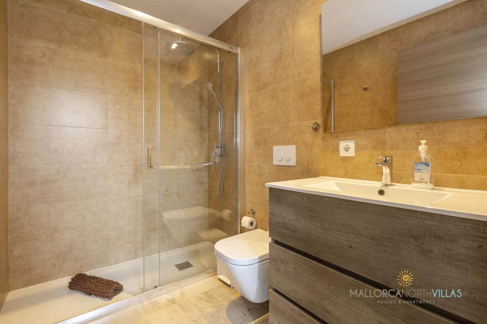 VILLA IOLA IDEAL PARA FAMILIAS A 150M DE LA PLAYA-Bathroom