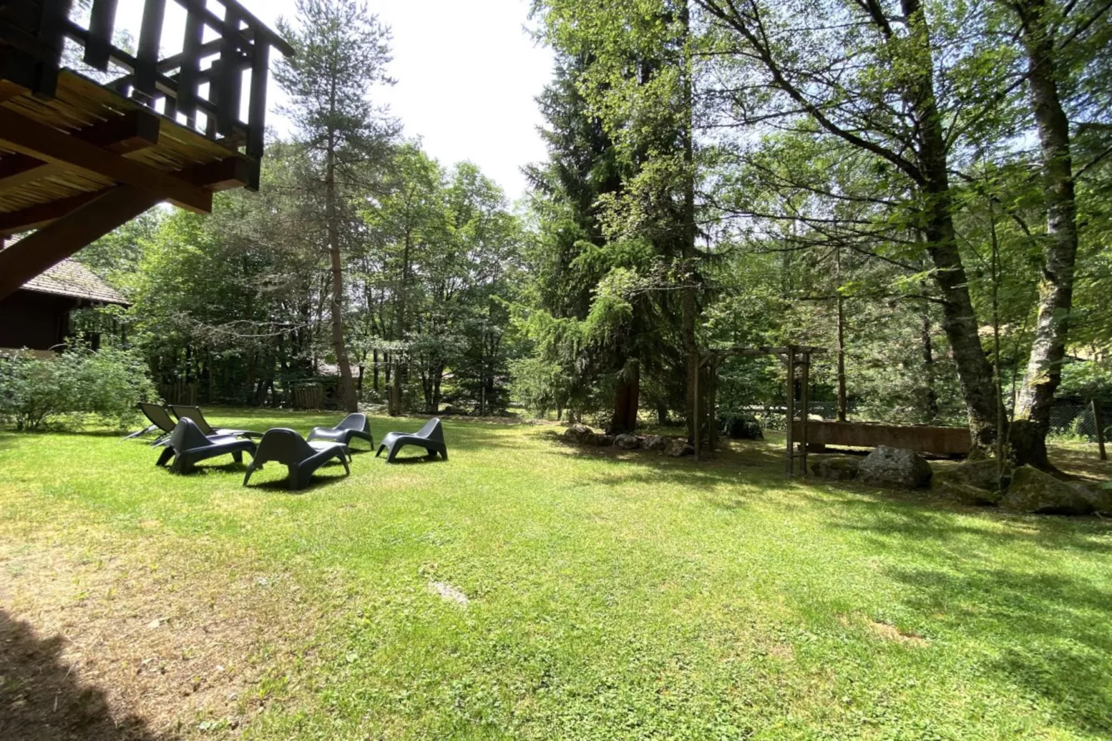 LE GRIZZLY Chalet en bois au calme-Außenbereich