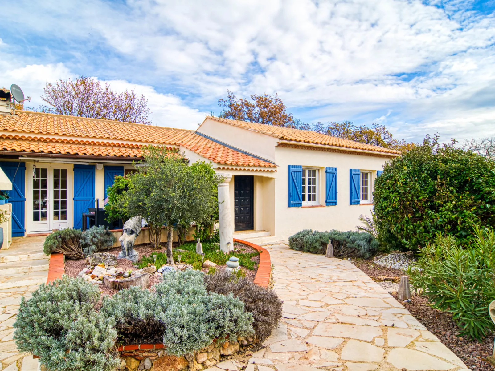 Villa!-Outside