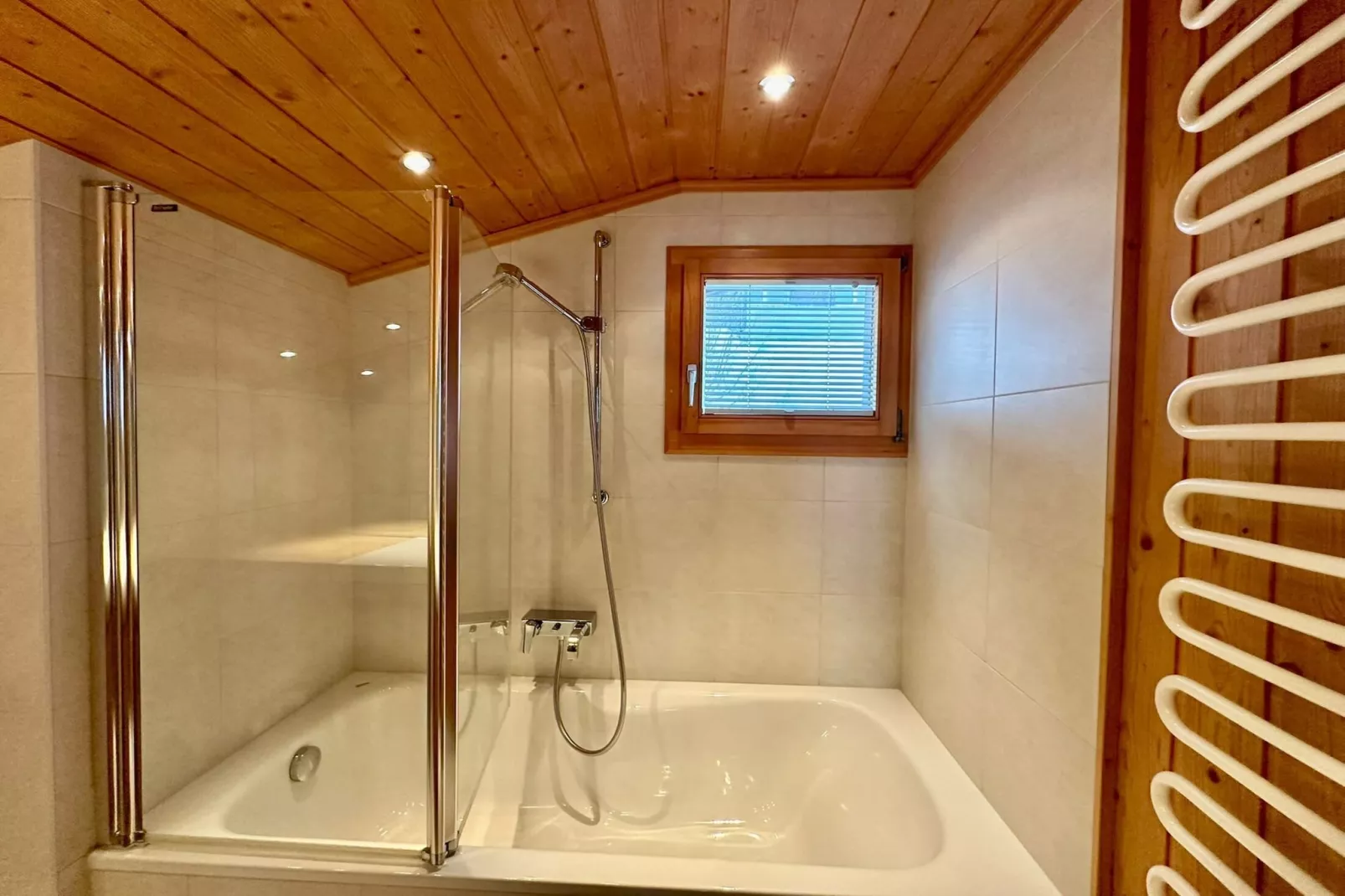 Chalet Bliss Spacious Six Bedrooms And Breathtaking Views-Living room