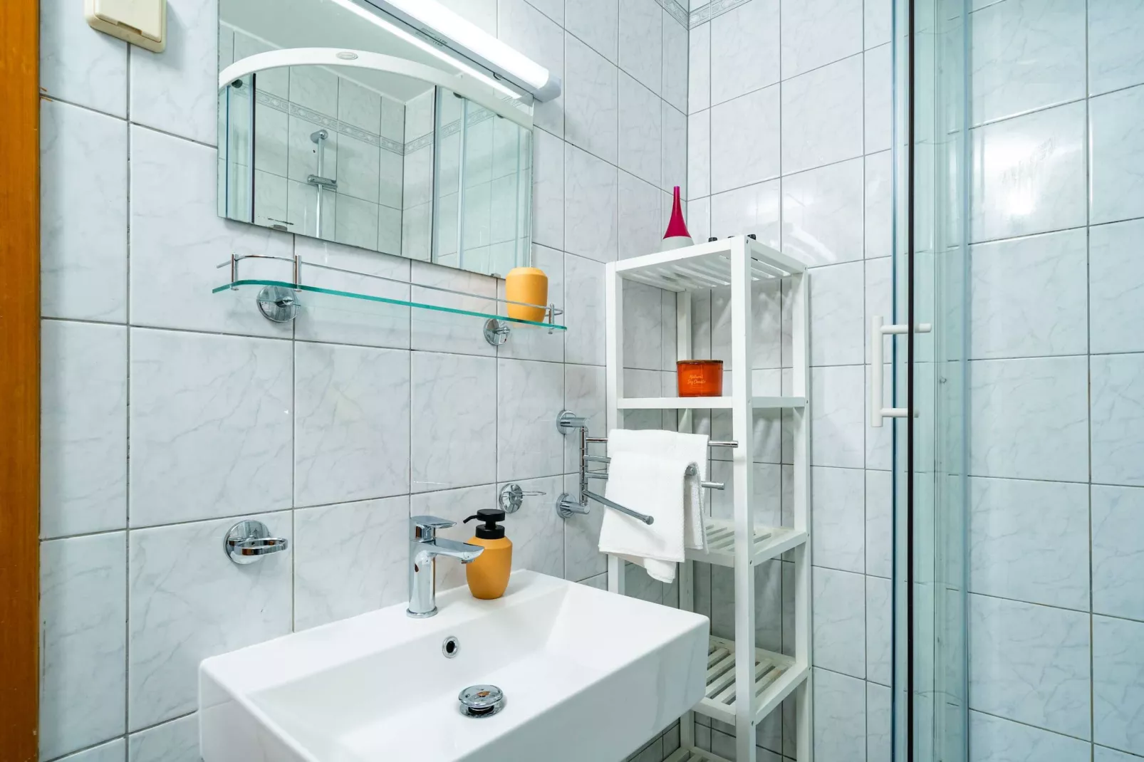 Apartment Radovan - One-Bedroom Apartment with Balcony and Sea View-Badezimmer