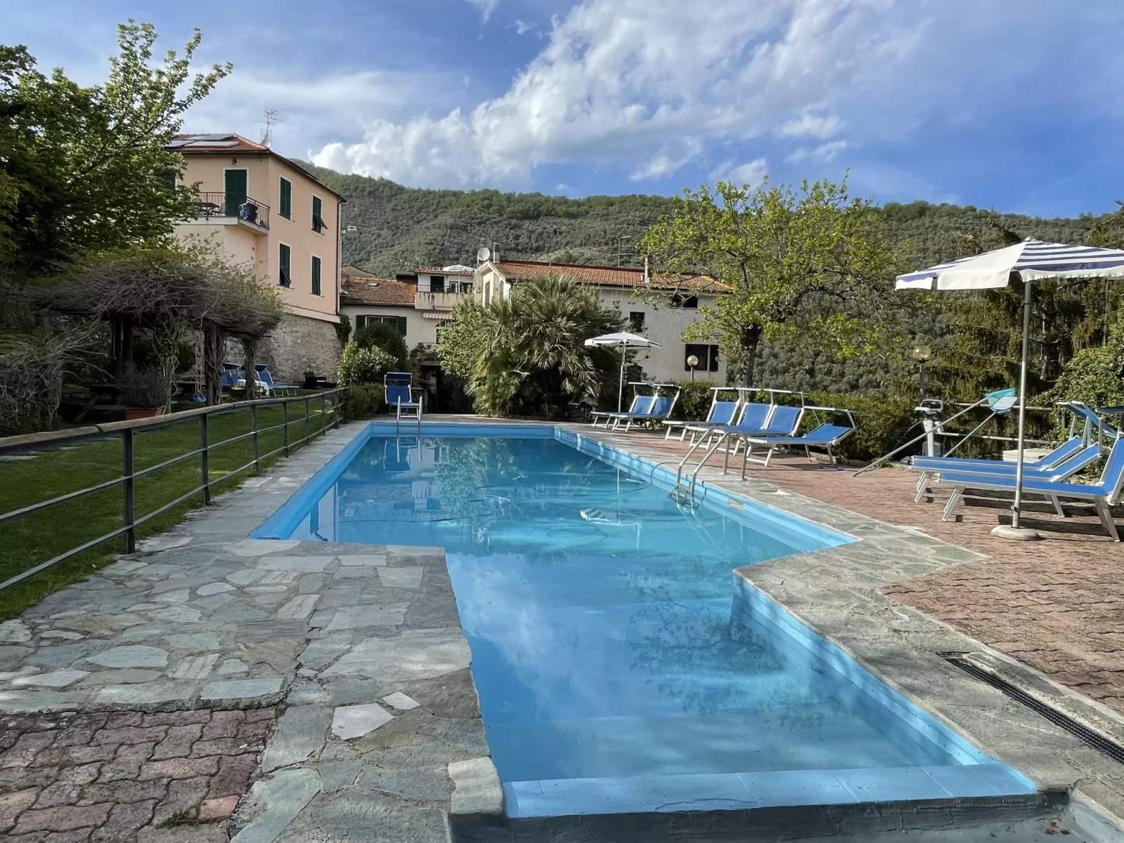 Asplanato (DOL160)-Outside