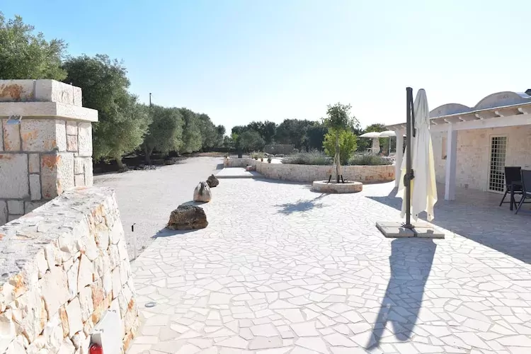 Villa Trulli dell'amore mit beheiztem Pool in Ostuni-Gardens summer