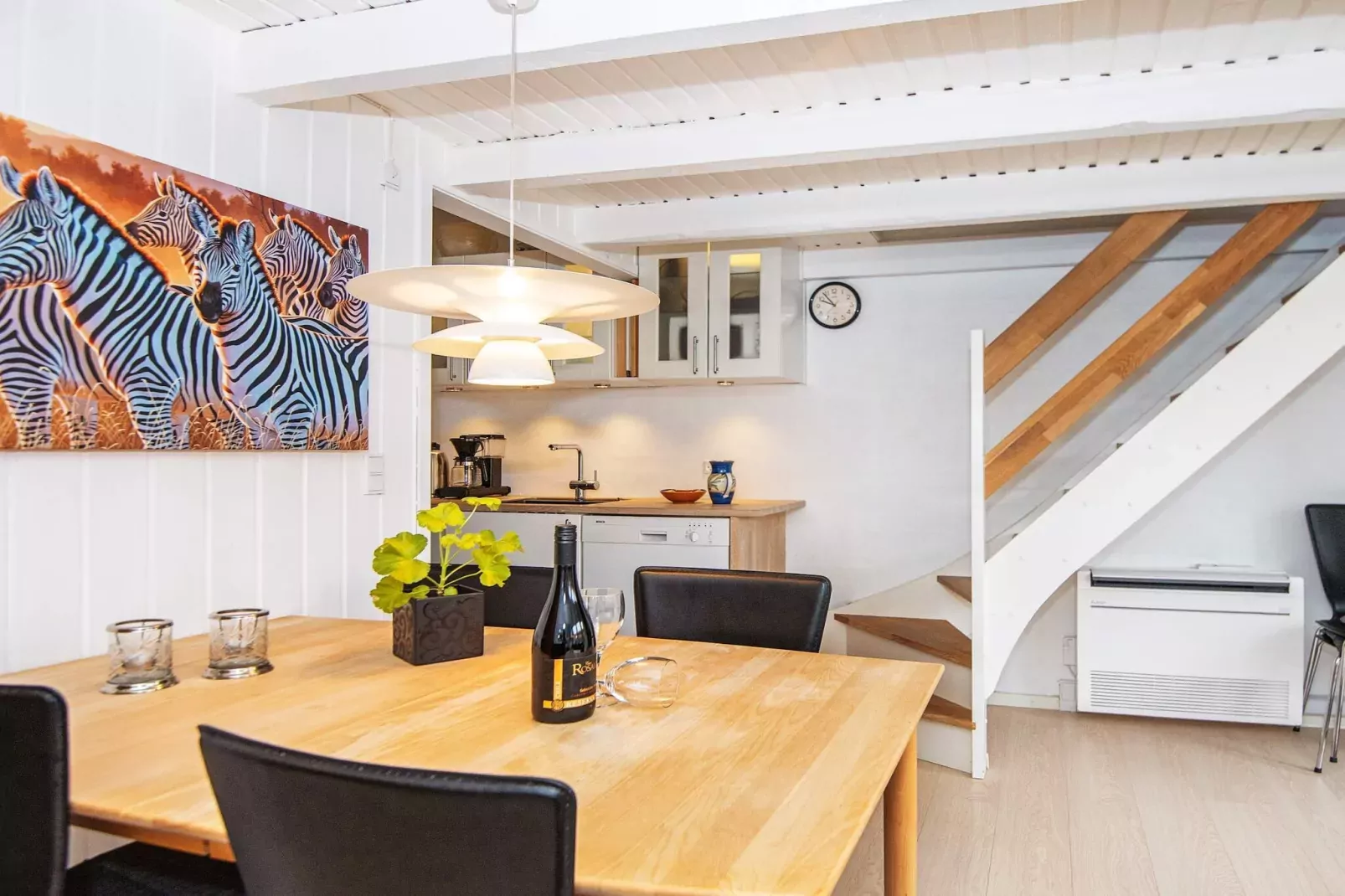 3 room,2 levels,dishwasher-Indoor