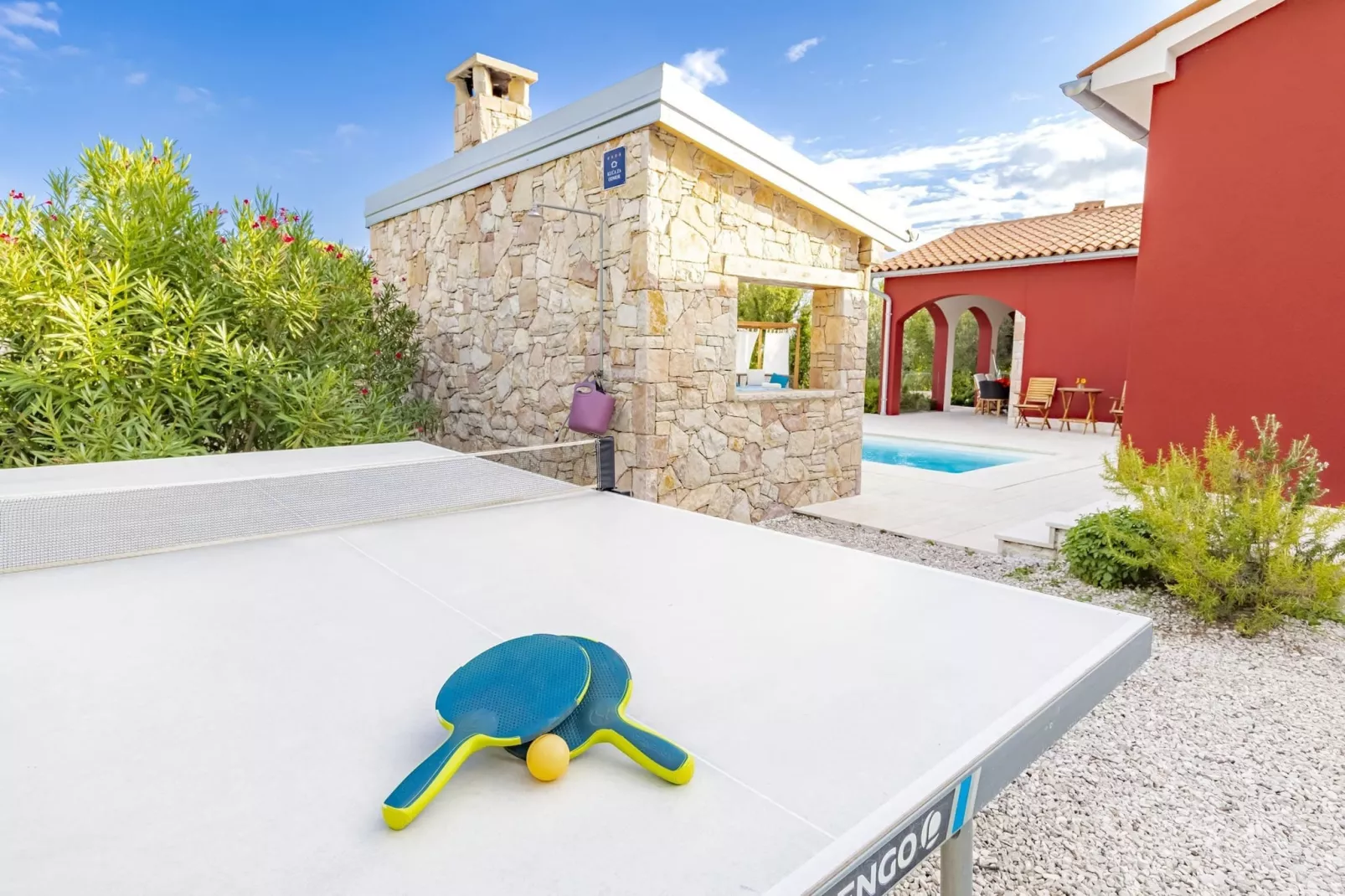Red House Trget - Your Private Wellness-Gärten Sommer
