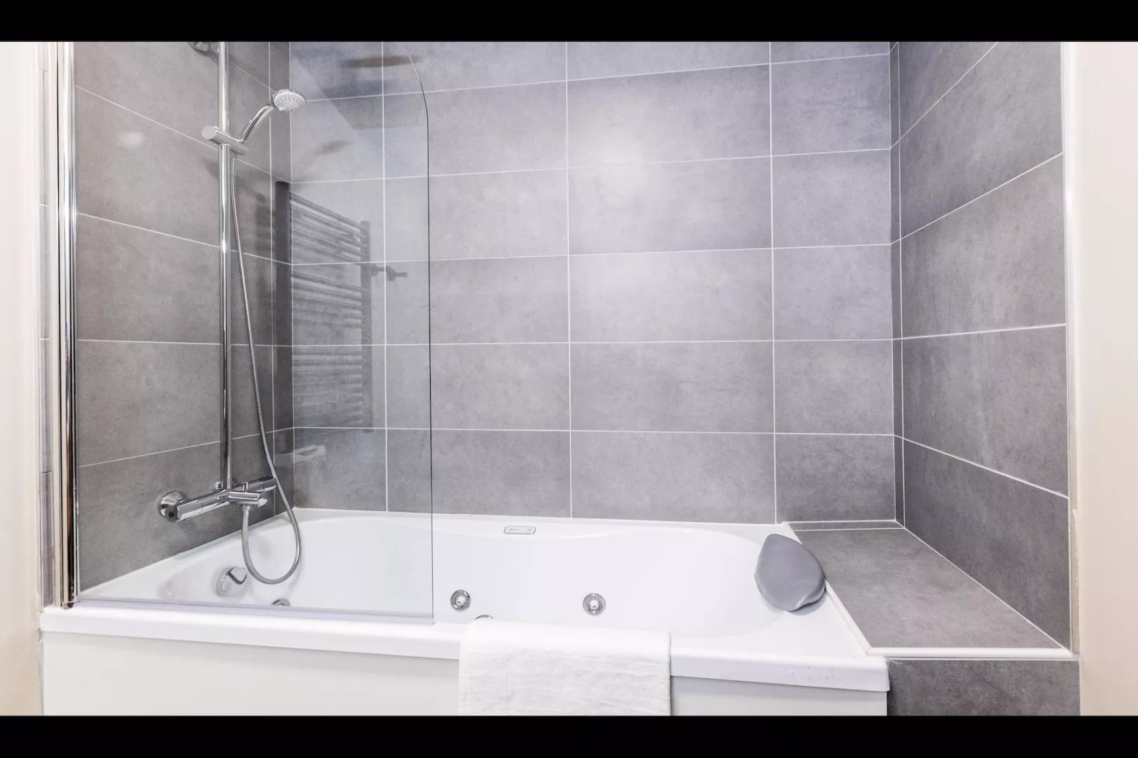 RISOUL_10PM-Bathroom