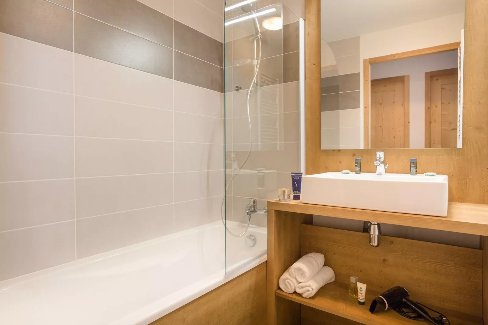 ARECHES BEAUFORT_S8L-Bathroom