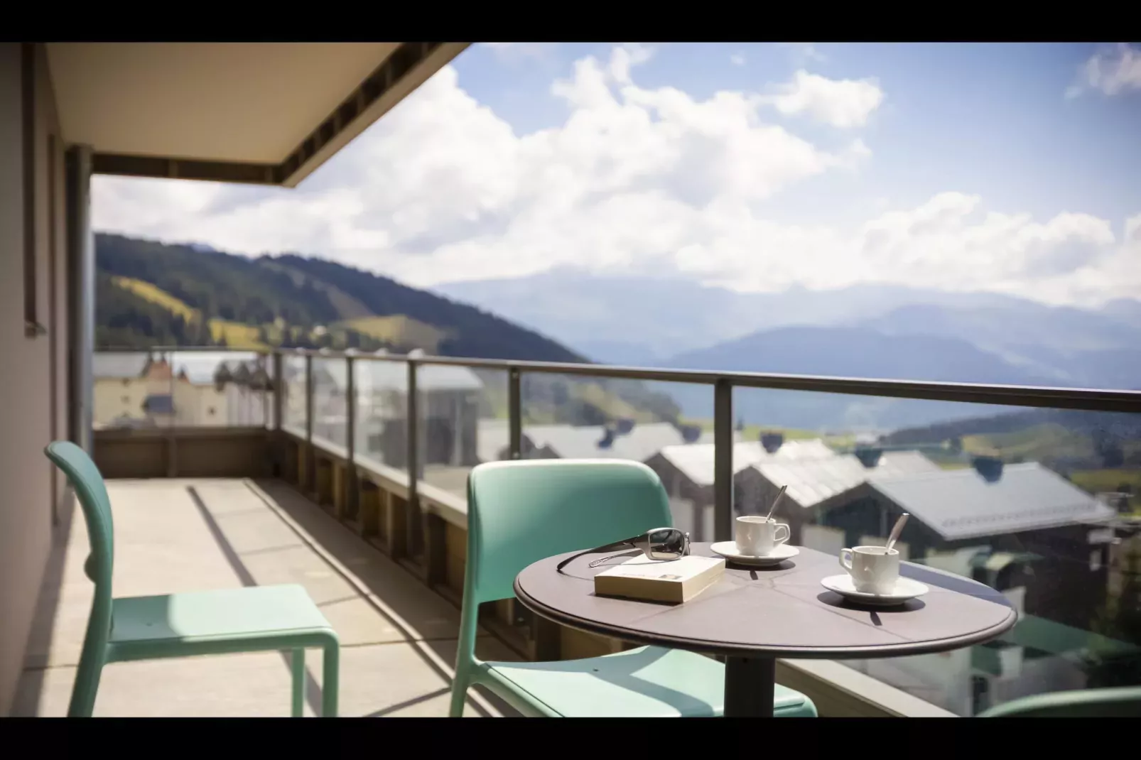 SAISIES-10PM-Terrace balcony