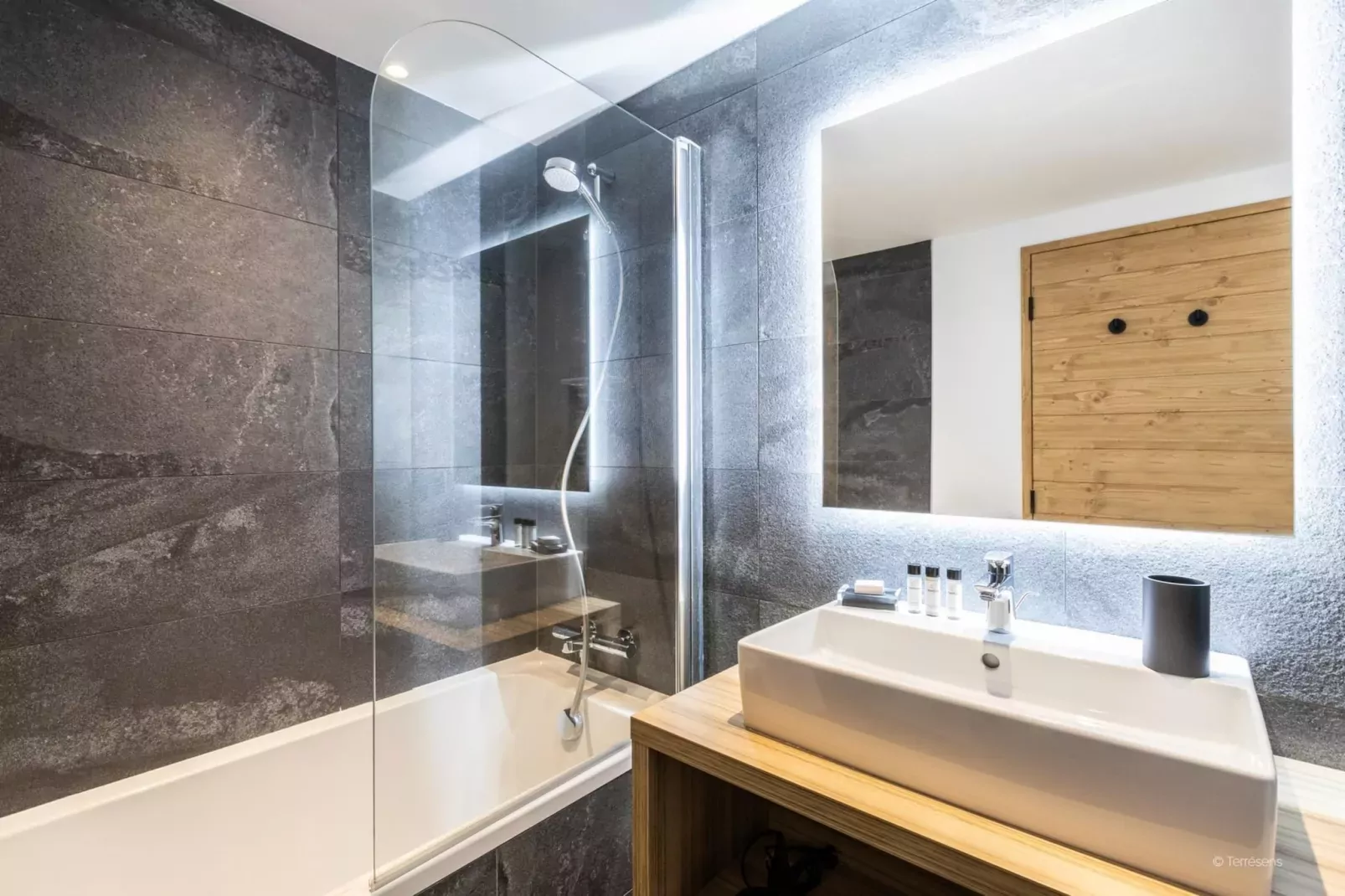 CHAPELLE DABONDANCE Le Flocon Blanc A38S-Salle de bain