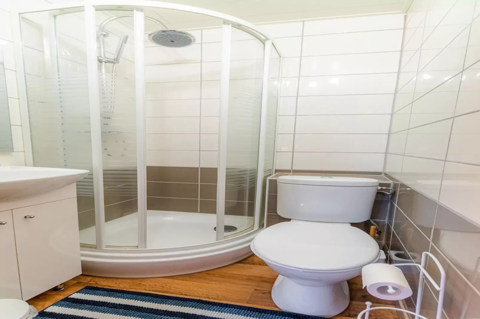 Petite Cour-Bathroom