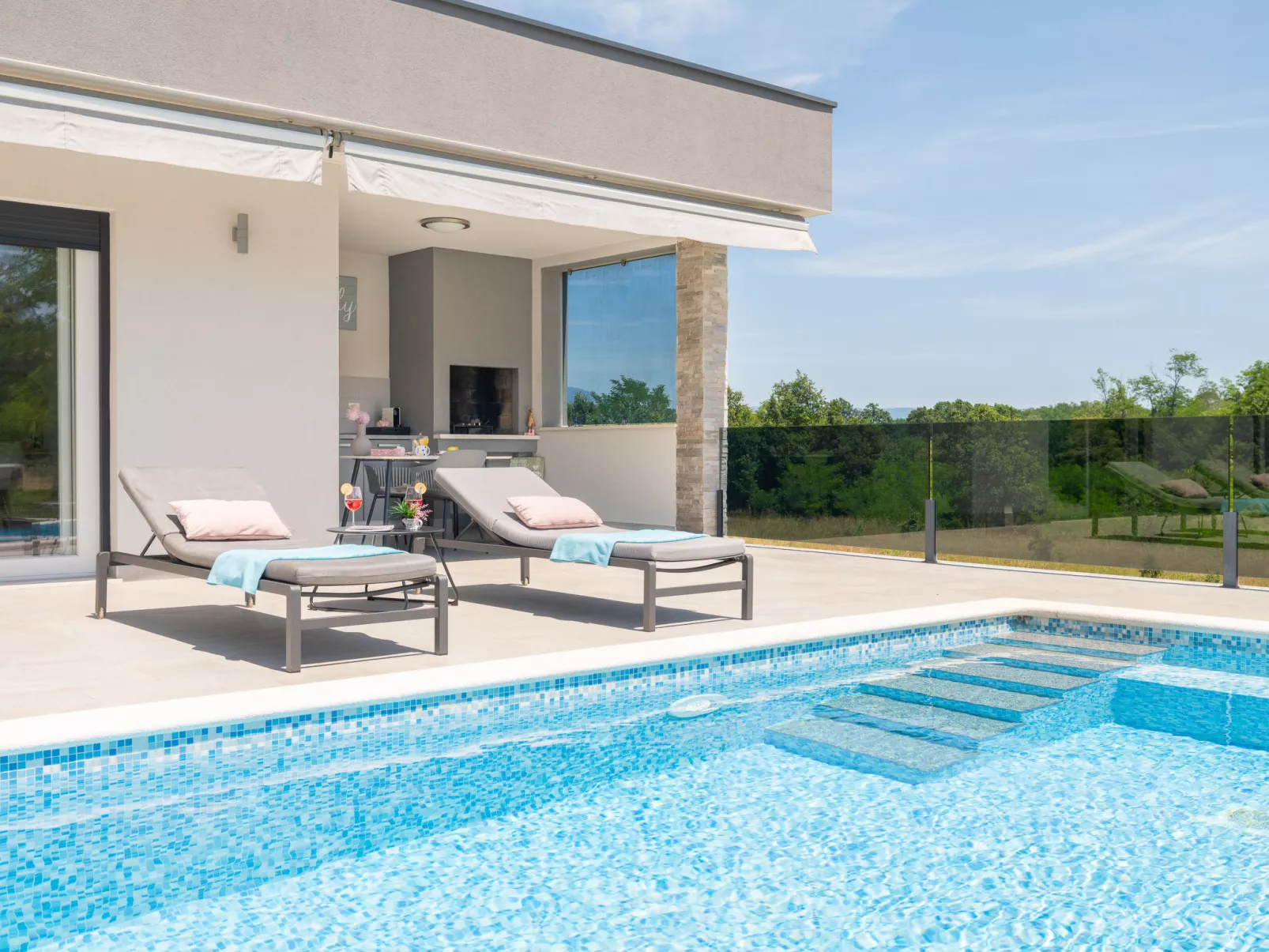 Villa Romantica-Inside