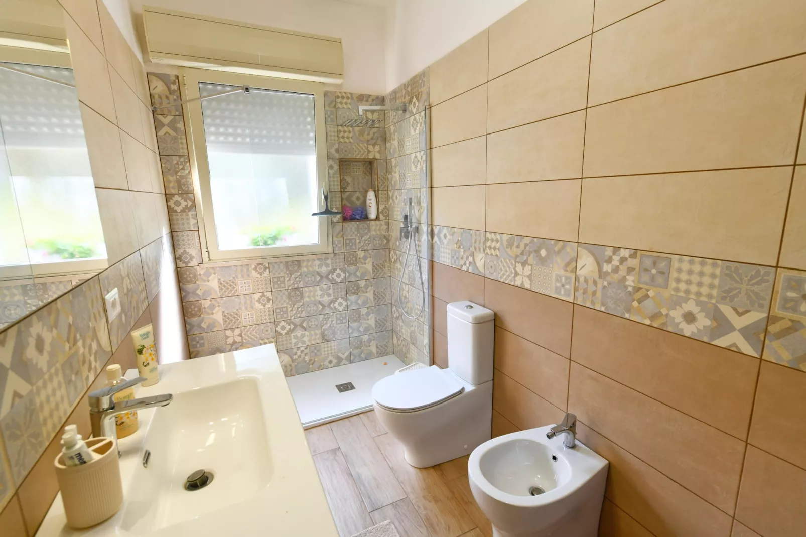 Villa Giugiò mit Privatpool-Bathroom