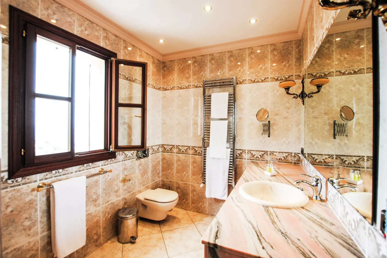 Wundeschönes & Nachhaltiges Casa Cap Vermell-Badezimmer