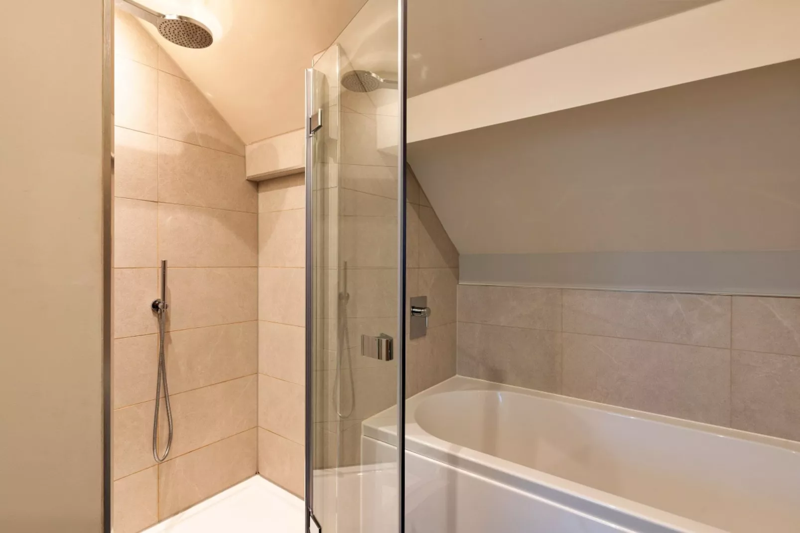 Oak Cottage-Bathroom