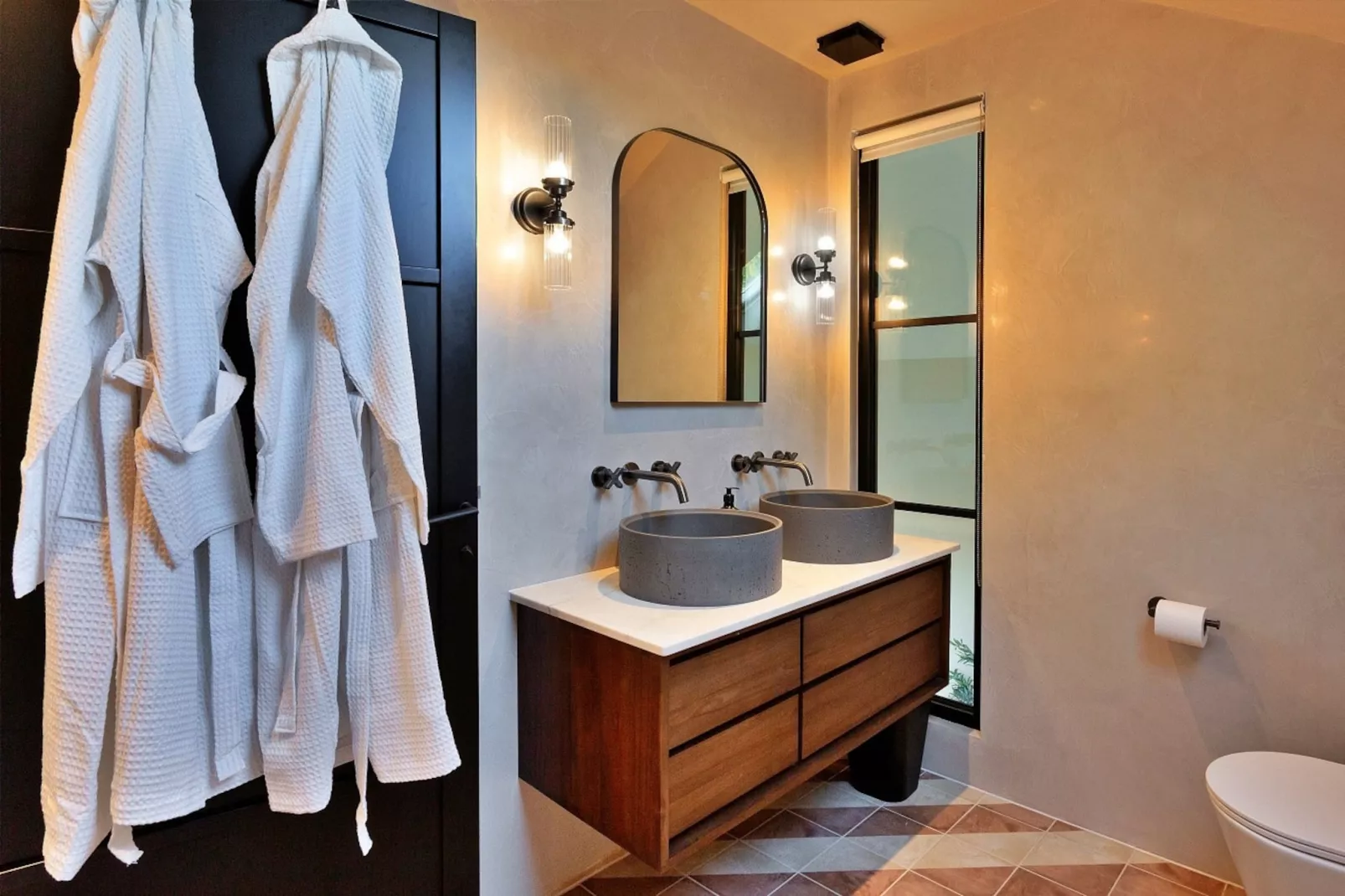 Wesleyan House-Bathroom