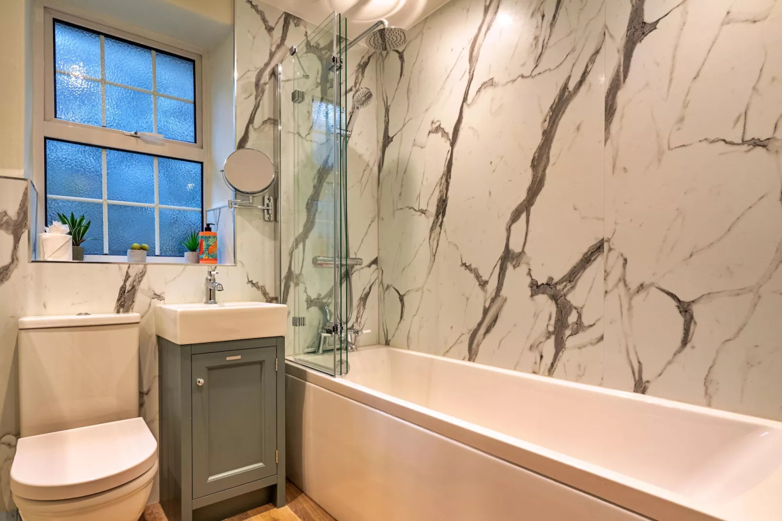The Cottage at Tideswell-Bathroom