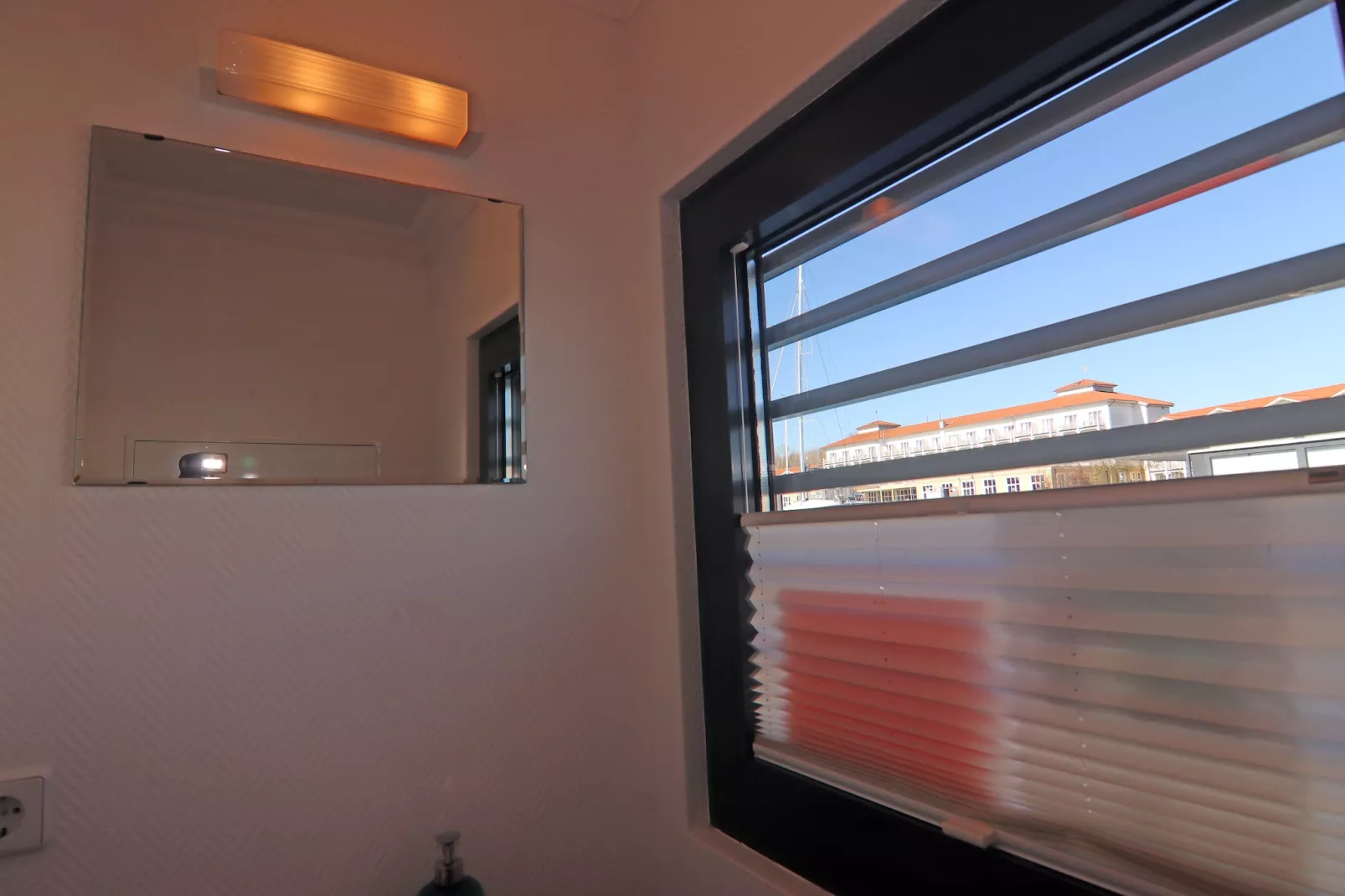 Hausboot Family & Friends LP2 / 1-2 Personen-Bathroom