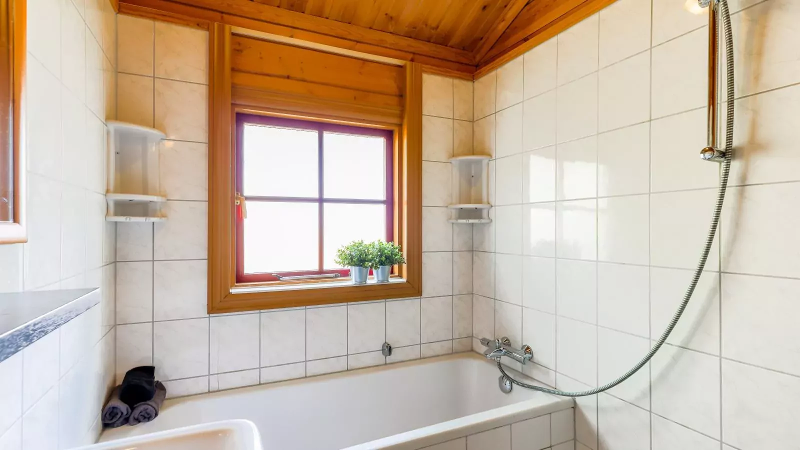 Charlie-Bathroom