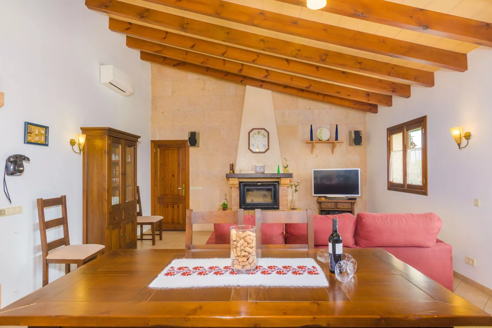 Son Frau-Living room