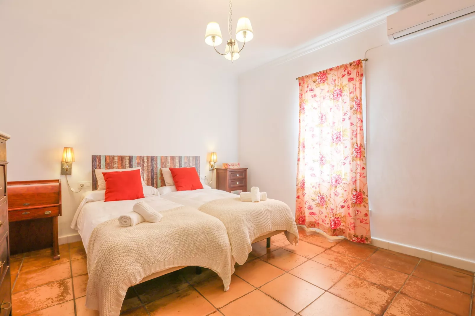 Casa Rural Los Menestrales-Bedroom