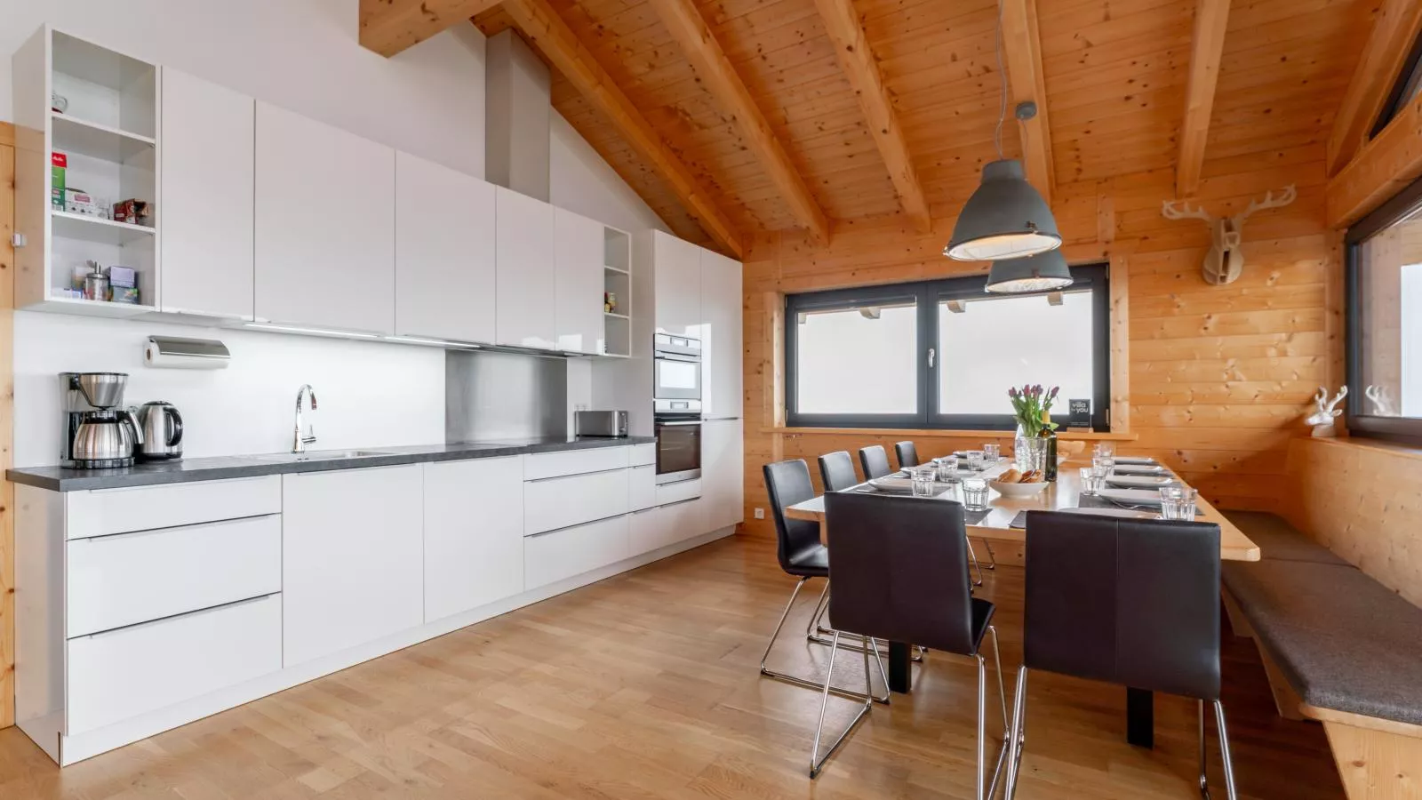 Alpina Lodge-Kitchen