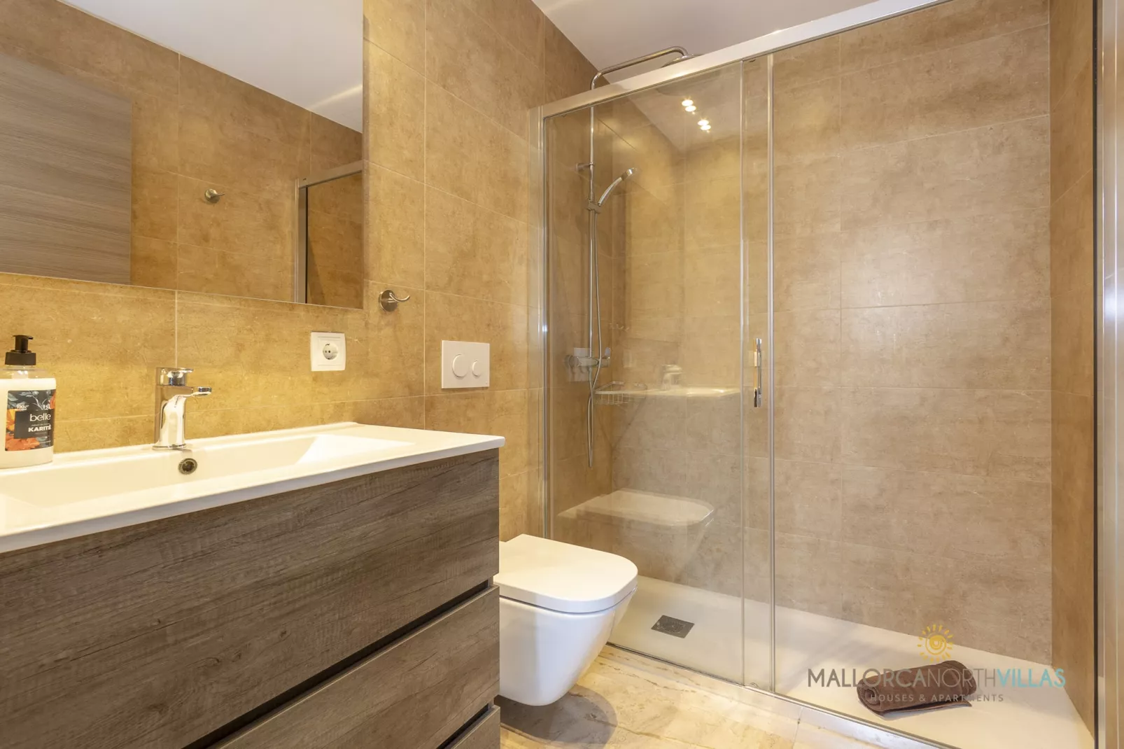 VILLA IOLA IDEAL PARA FAMILIAS A 150M DE LA PLAYA-Bathroom