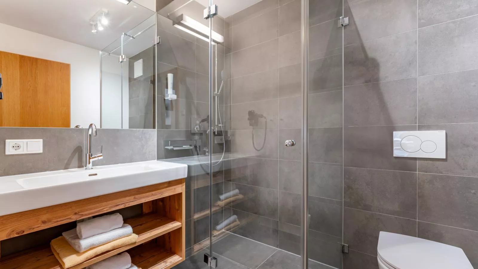 Tauern Suites Mitterwirt TOP 201-Bathroom