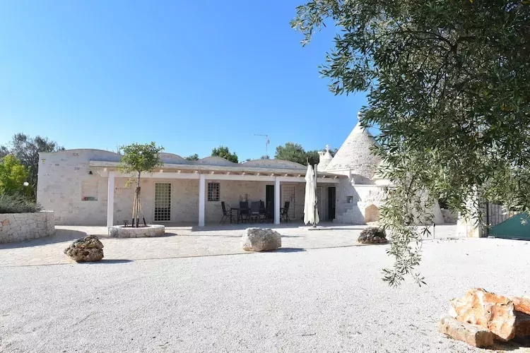 Villa Trulli dell'amore mit beheiztem Pool in Ostuni-Gardens summer