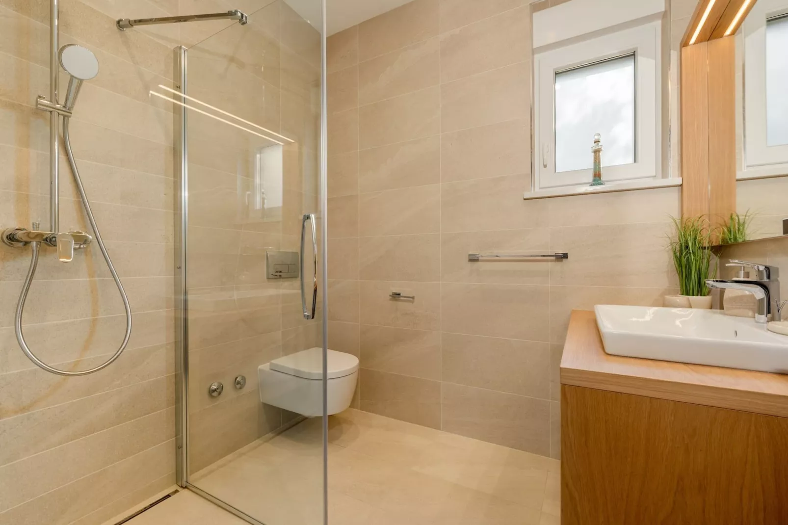Luxurious Villa Laurea-Bathroom