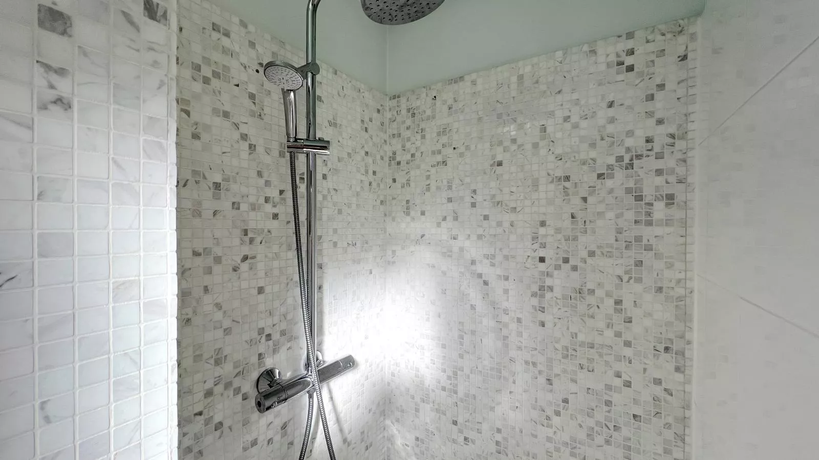 La Maison Bleue Ronse-Bathroom