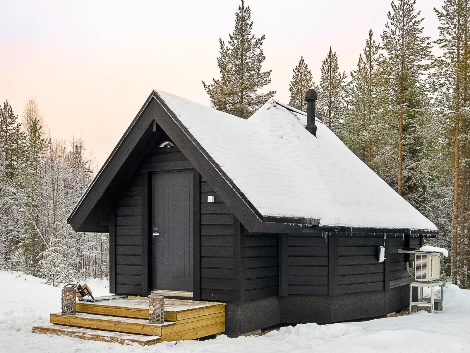 Samruam b aurora cabin-Outside