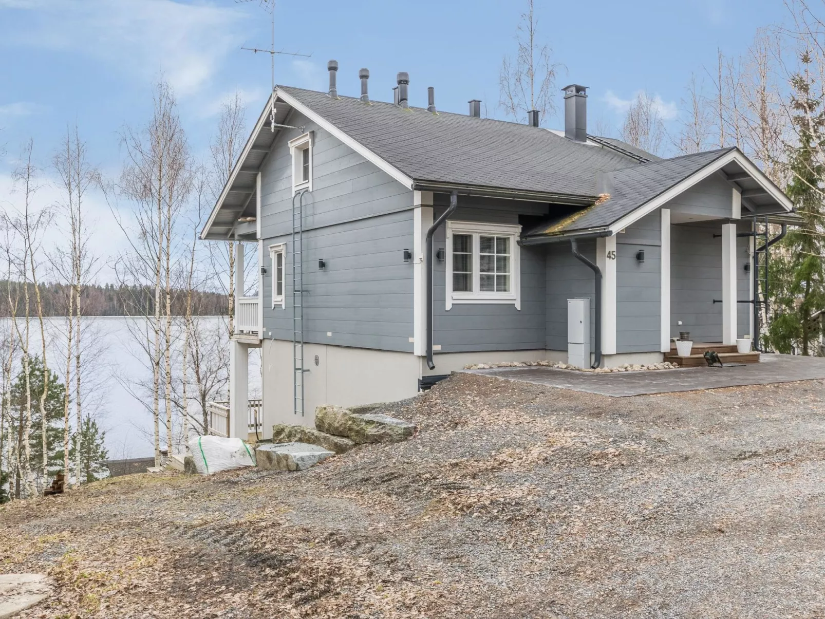 Villa iloinen-Outside