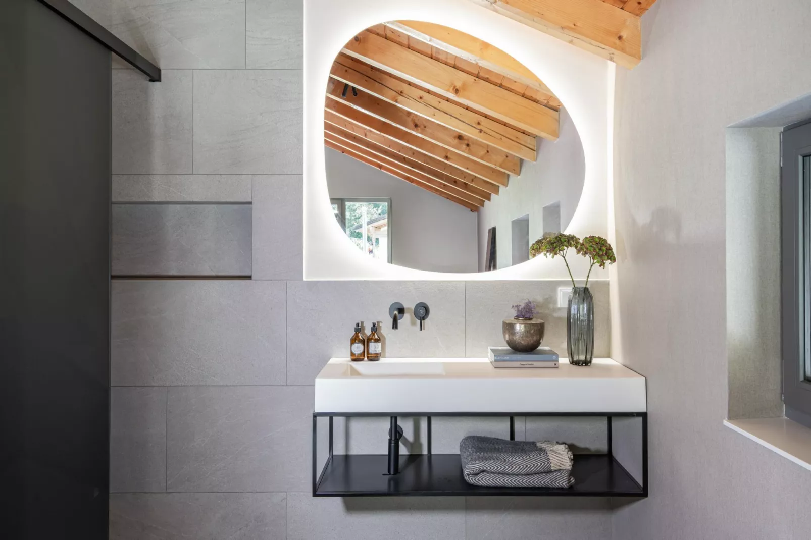 Mountain Retreat B-Bathroom