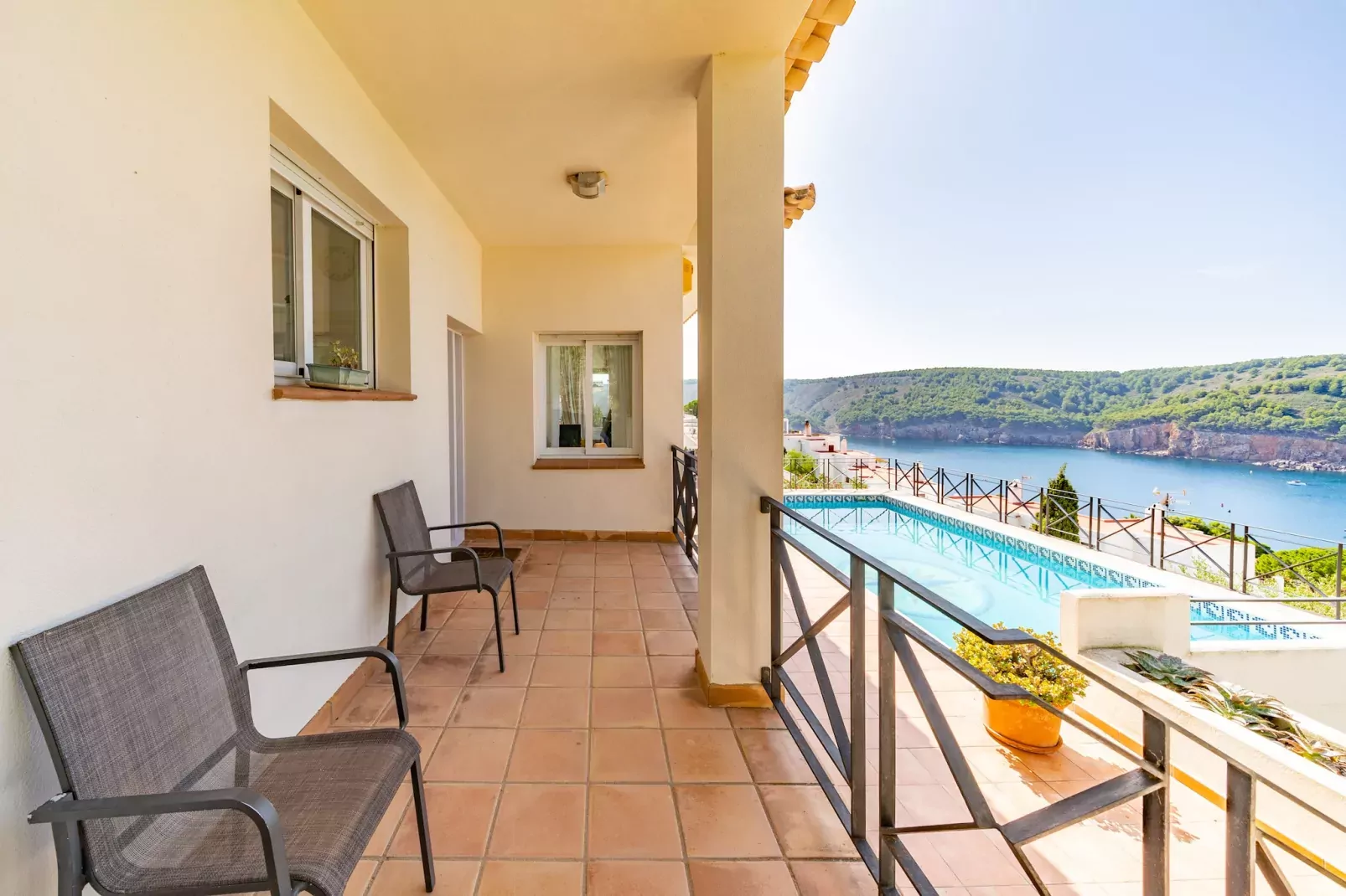 Isabelle-Terrace balcony
