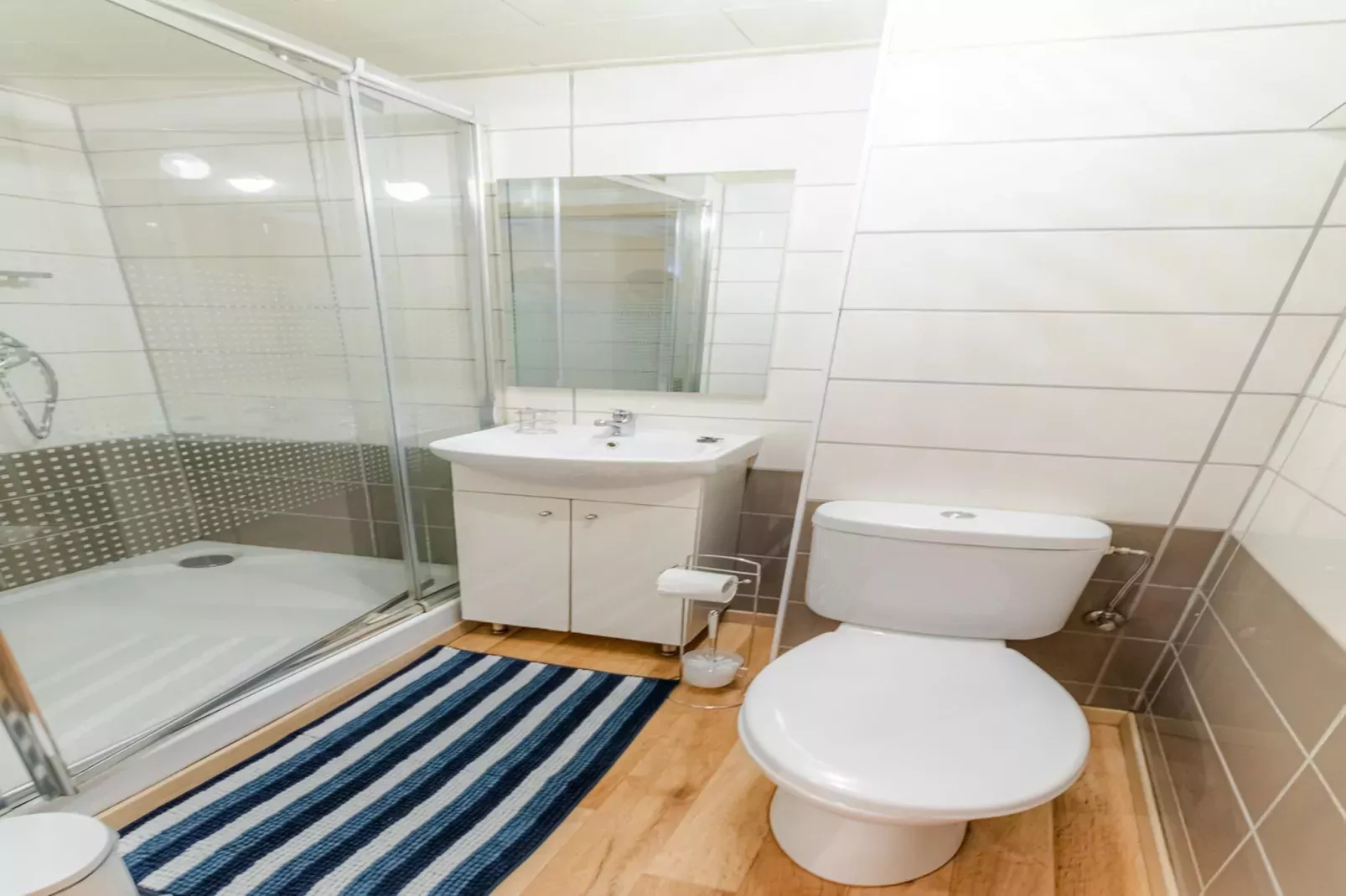 Petite Cour-Bathroom