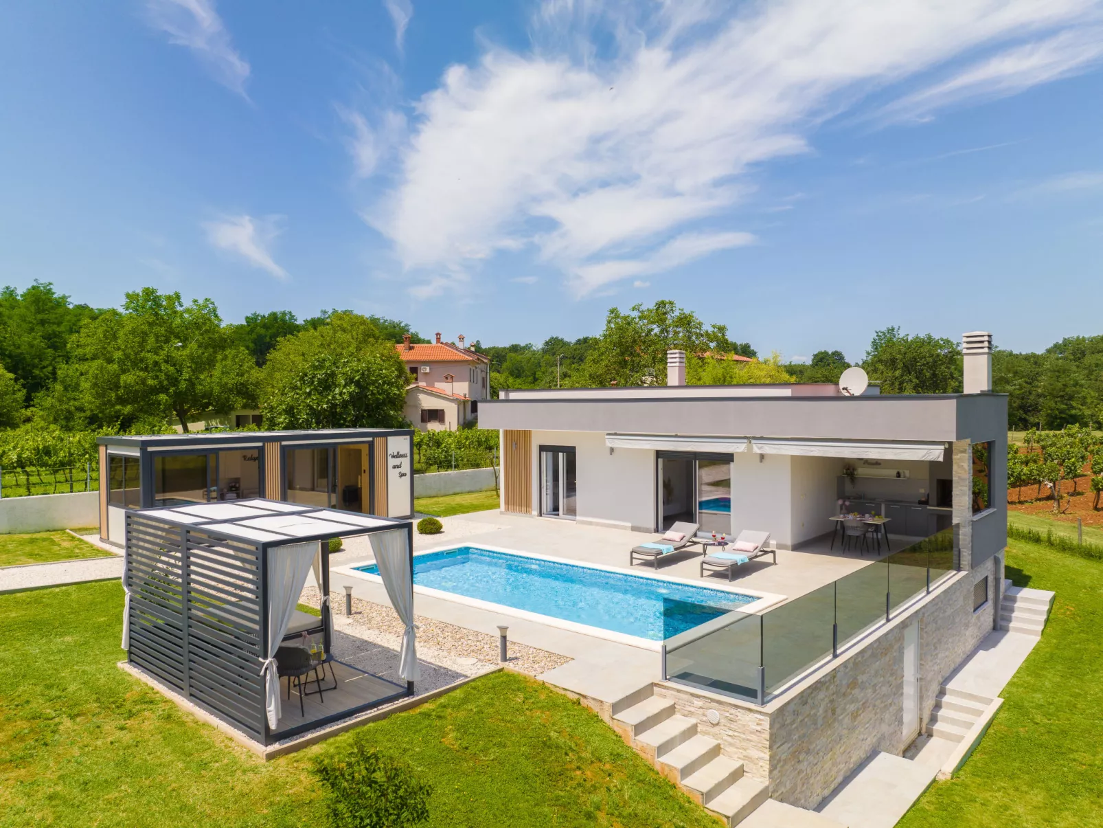 Villa Romantica-Inside