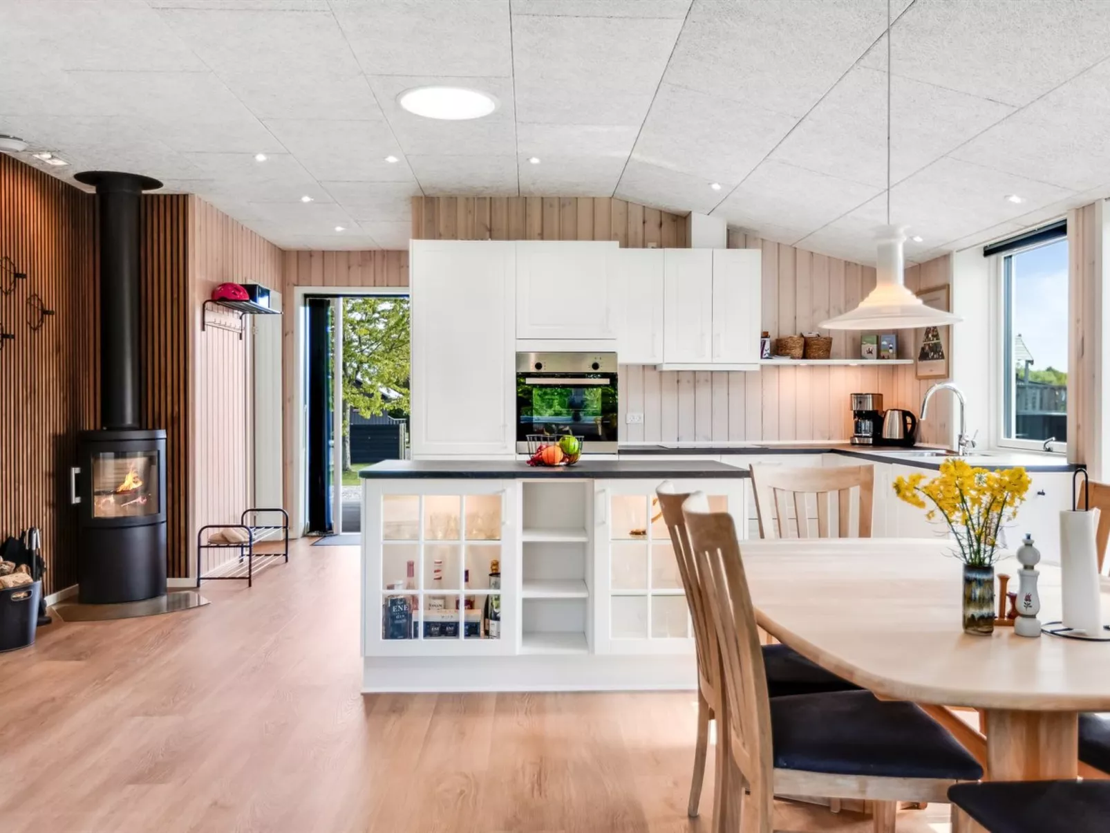 "Helmtrud" - 700m from the sea-Drinnen