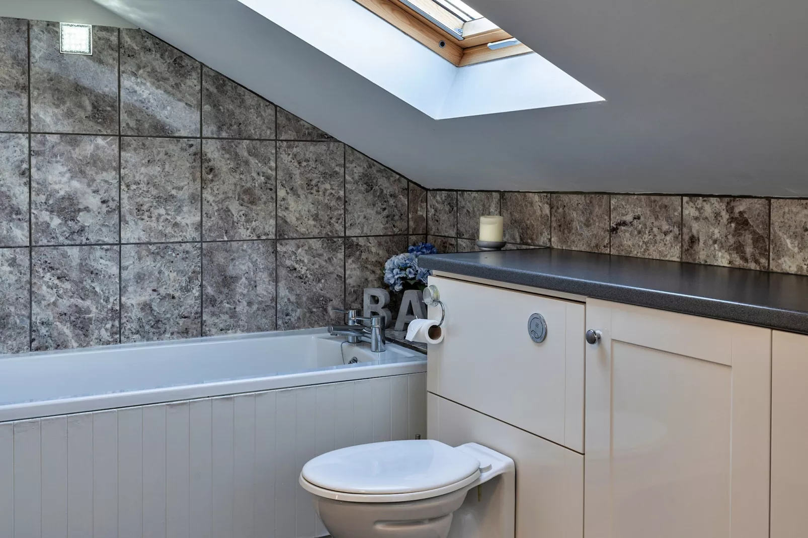 Trennal Barn-Bathroom