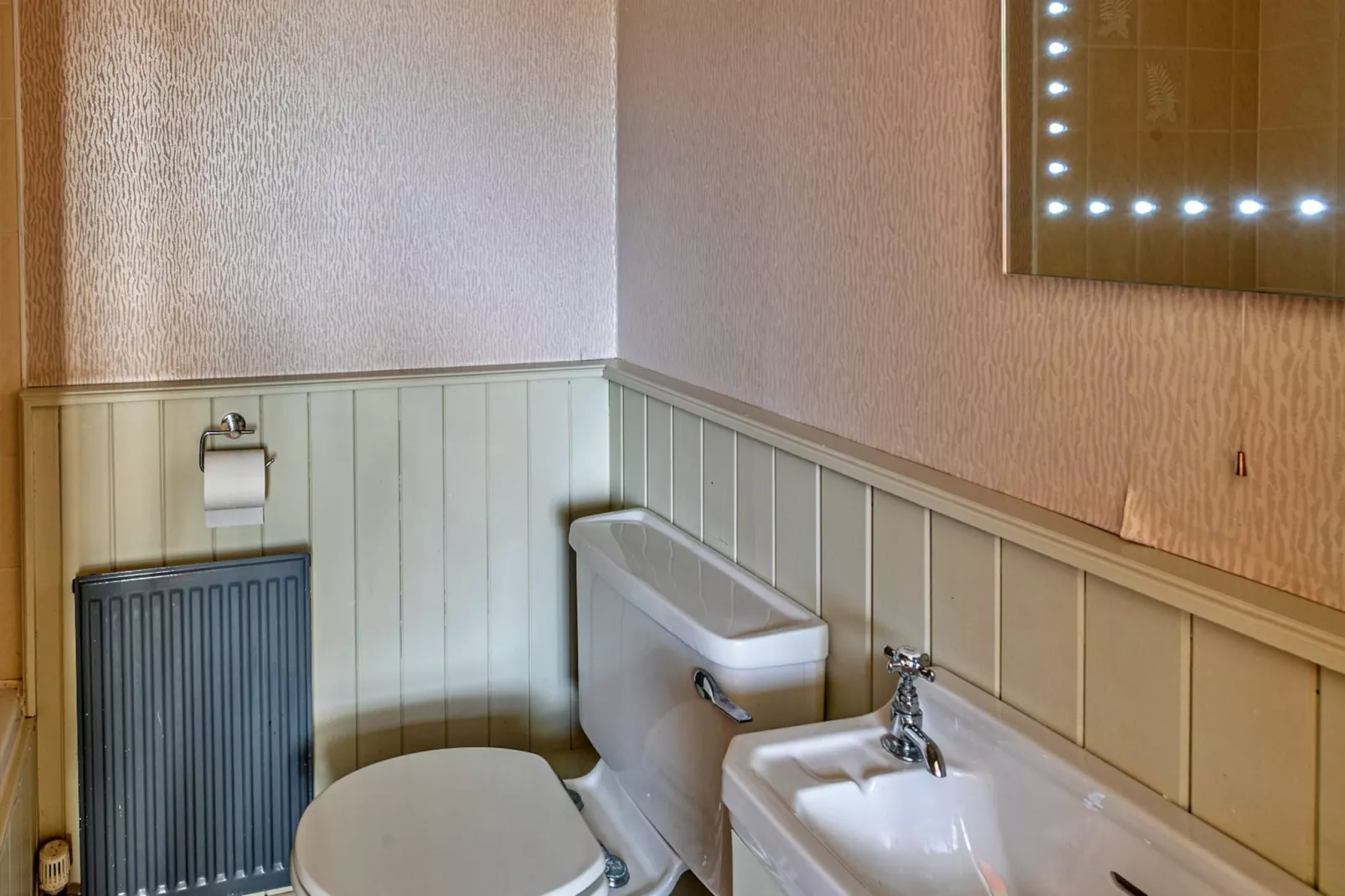 Ty Gwyn Hideaway-Bathroom