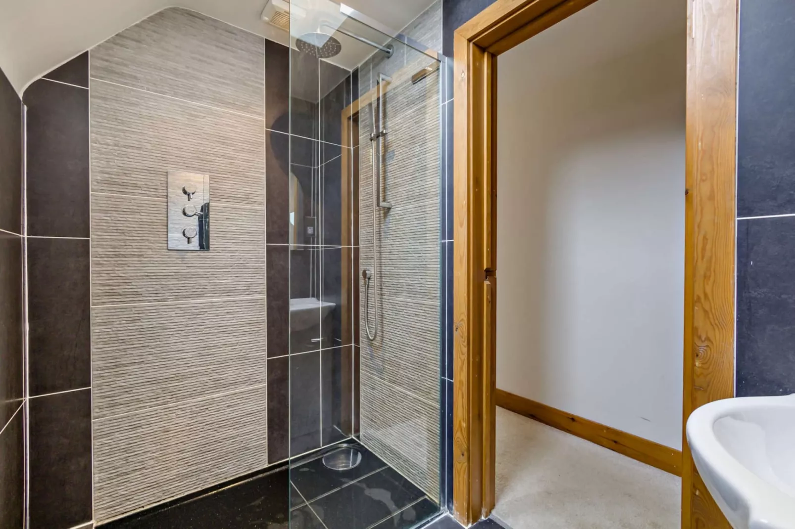 The House at No. 47-Bathroom