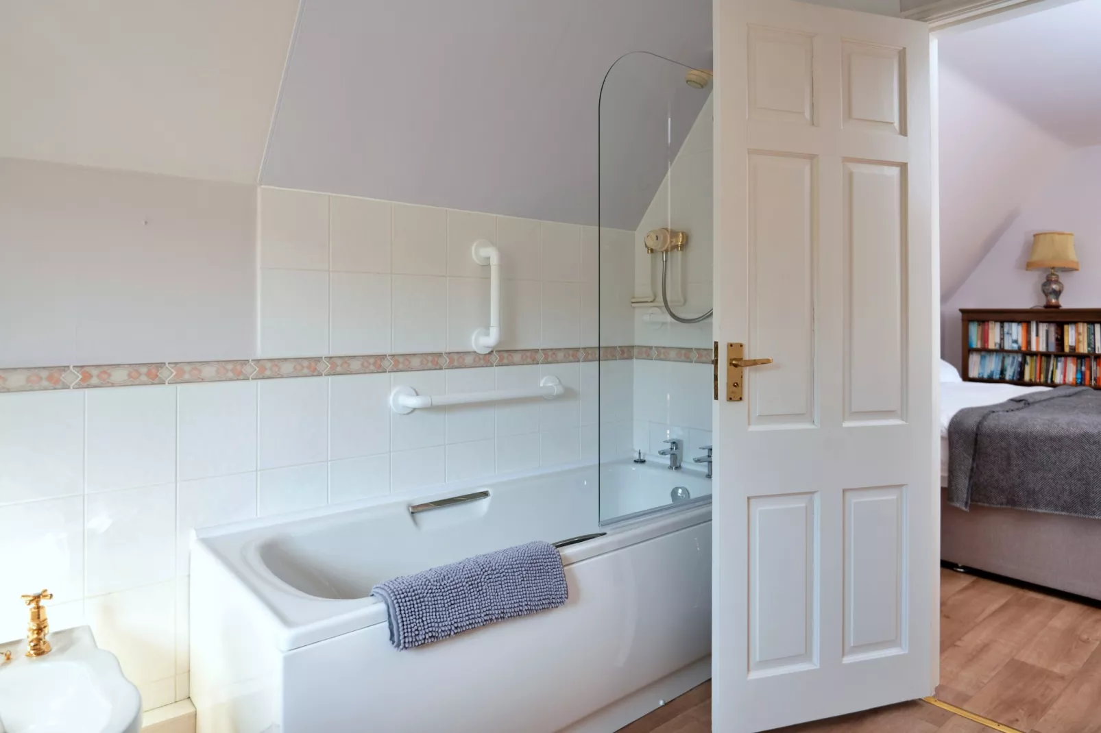 Cwmfron House-Bathroom