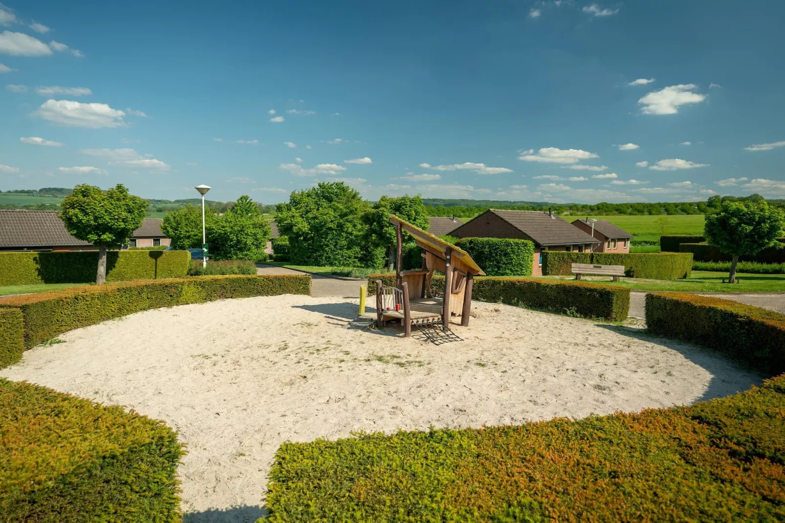 Vakantiepark Reevallis 1-Gardens summer