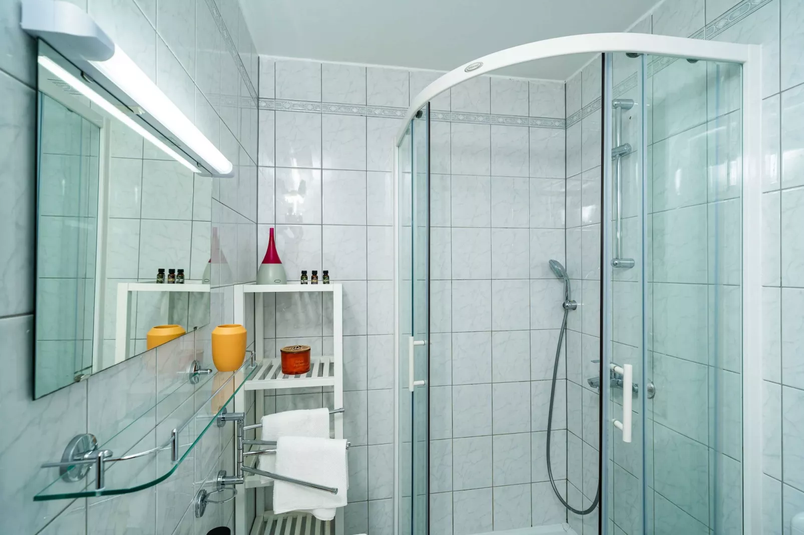 Apartment Radovan - One-Bedroom Apartment with Balcony and Sea View-Badezimmer