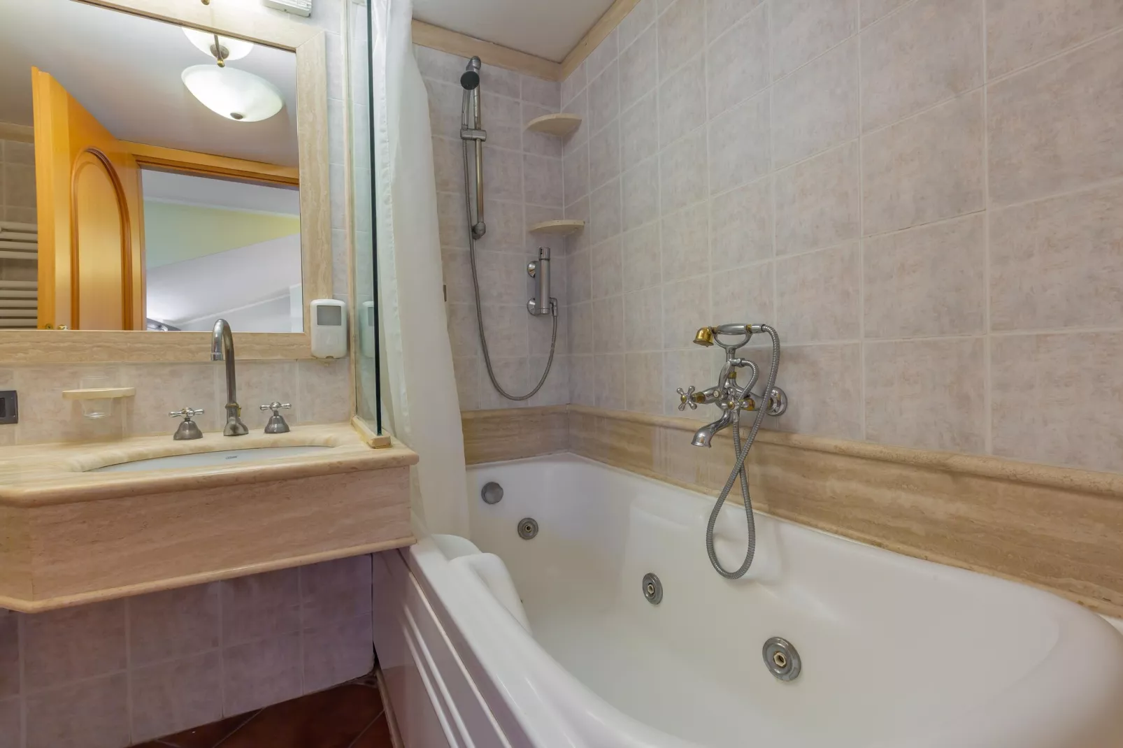 Quadrilocale vista giardino 217-Bathroom